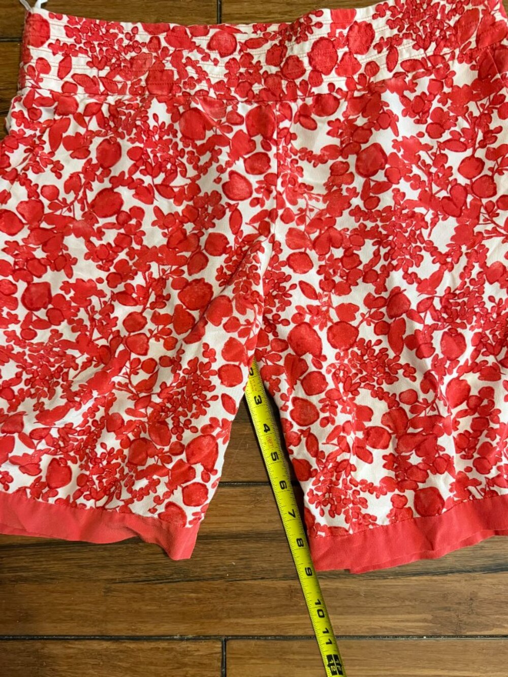Tory Burch 100% Silk Red White Floral Print Shorts Resortwear Small - Picture 8 of 9